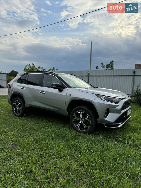 Внедорожник / Кроссовер Toyota RAV4 2021 в Ровно