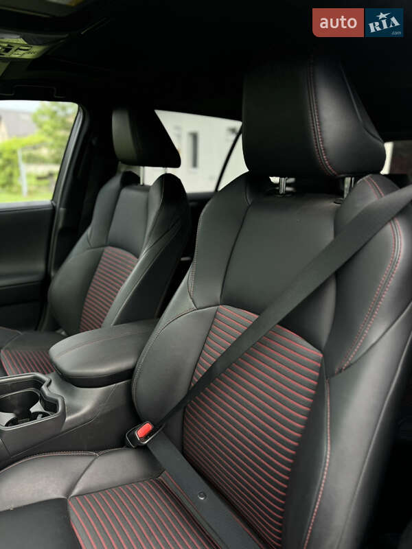 Внедорожник / Кроссовер Toyota RAV4 2021 в Ровно