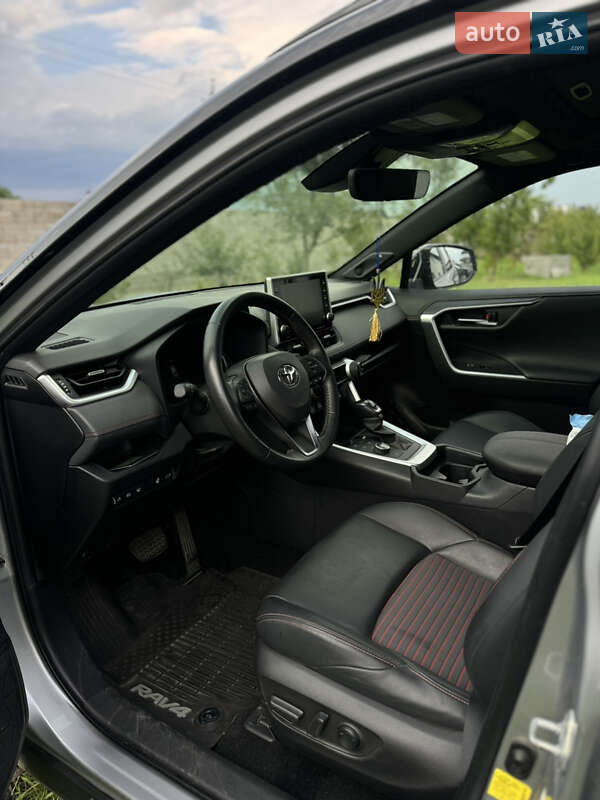 Внедорожник / Кроссовер Toyota RAV4 2021 в Ровно