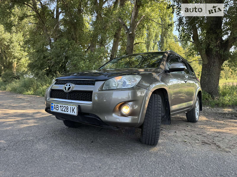 Позашляховик / Кросовер Toyota RAV4 2010 в Мені