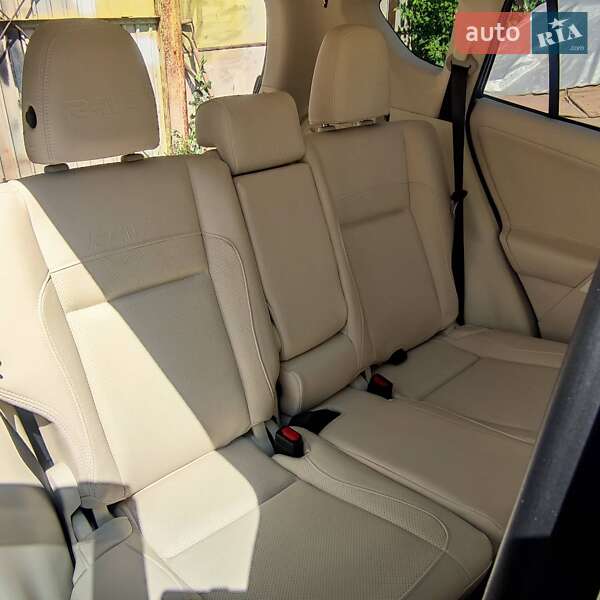 Внедорожник / Кроссовер Toyota RAV4 2016 в Киеве