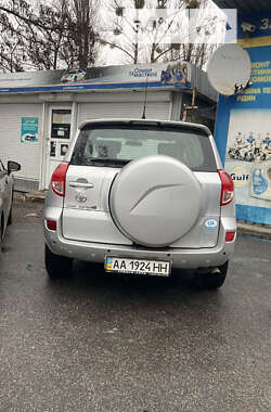 Внедорожник / Кроссовер Toyota RAV4 2006 в Киеве