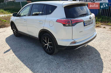 Внедорожник / Кроссовер Toyota RAV4 2016 в 