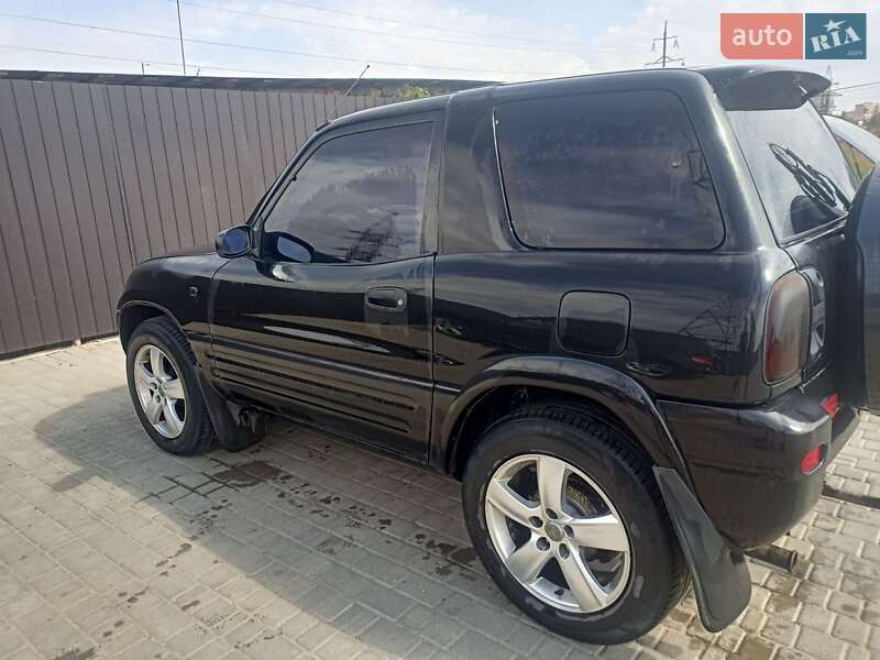 Внедорожник / Кроссовер Toyota RAV4 1995 в 