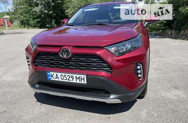 Внедорожник / Кроссовер Toyota RAV4 2020 в Киеве