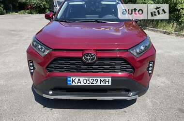 Внедорожник / Кроссовер Toyota RAV4 2020 в Киеве