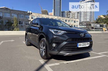 Внедорожник / Кроссовер Toyota RAV4 2017 в Киеве