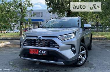 Внедорожник / Кроссовер Toyota RAV4 2019 в Киеве