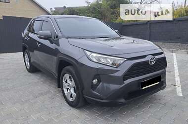 Позашляховик / Кросовер Toyota RAV4 2021 в Чернівцях