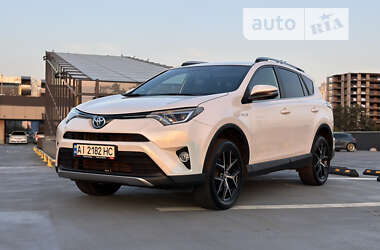 Внедорожник / Кроссовер Toyota RAV4 2017 в Ирпене