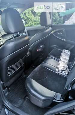 Внедорожник / Кроссовер Toyota RAV4 2012 в 