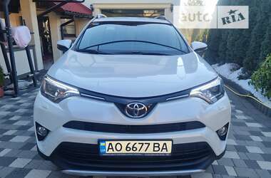 Внедорожник / Кроссовер Toyota RAV4 2017 в Ужгороде