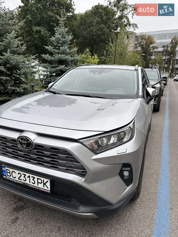 Внедорожник / Кроссовер Toyota RAV4 2022 в Львове