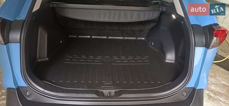 Позашляховик / Кросовер Toyota RAV4 2023 в Чернівцях