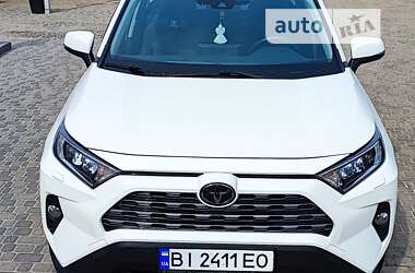 Внедорожник / Кроссовер Toyota RAV4 2020 в Лохвице