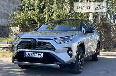 Внедорожник / Кроссовер Toyota RAV4 2020 в Киеве