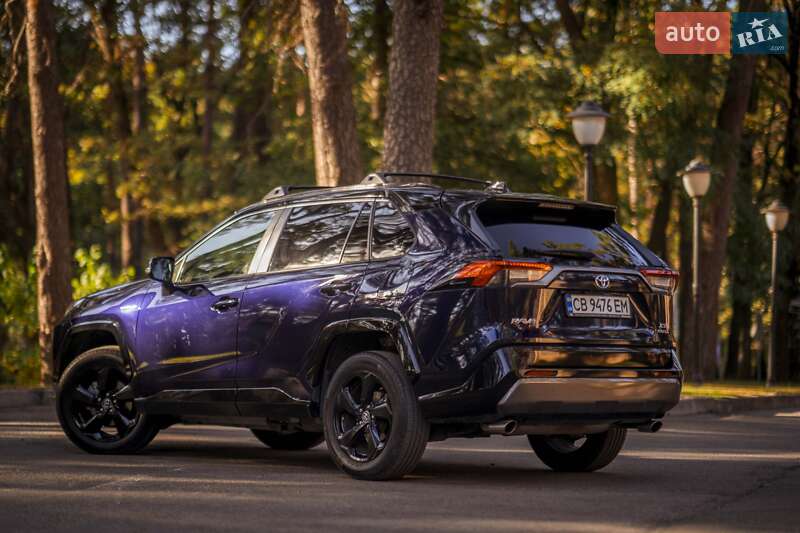 Внедорожник / Кроссовер Toyota RAV4 2020 в Чернигове