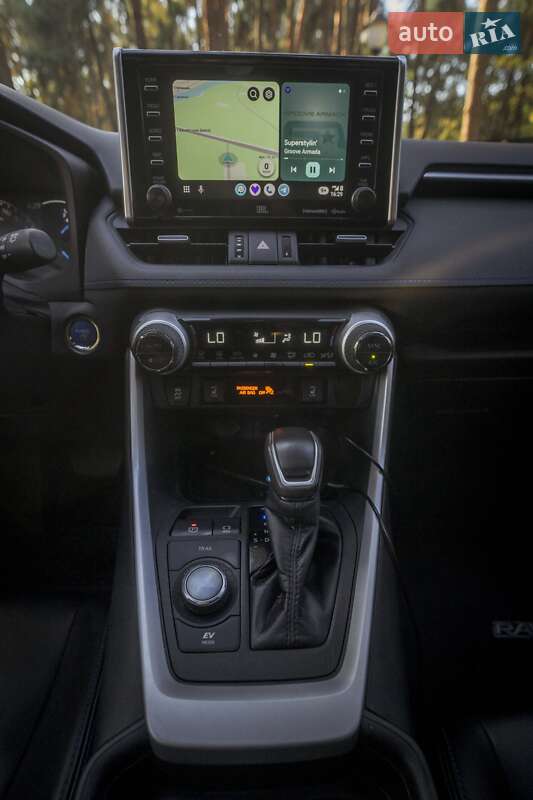 Внедорожник / Кроссовер Toyota RAV4 2020 в Чернигове