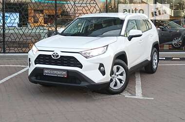 Внедорожник / Кроссовер Toyota RAV4 2020 в Киеве