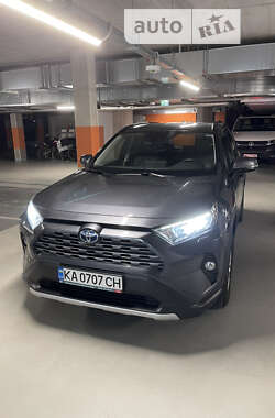 Позашляховик / Кросовер Toyota RAV4 2020 в Києві