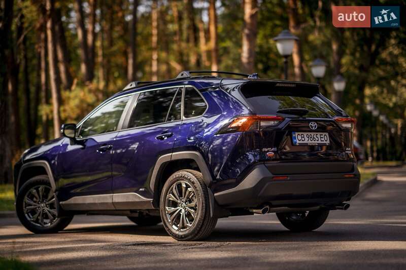 Позашляховик / Кросовер Toyota RAV4 2022 в Чернігові