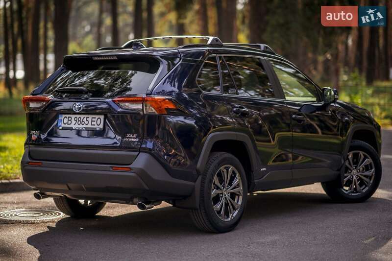 Позашляховик / Кросовер Toyota RAV4 2022 в Чернігові