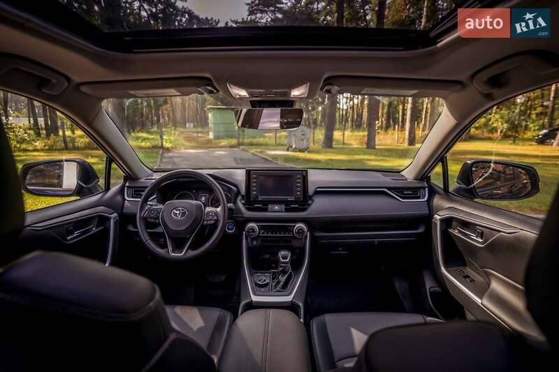 Позашляховик / Кросовер Toyota RAV4 2022 в Чернігові