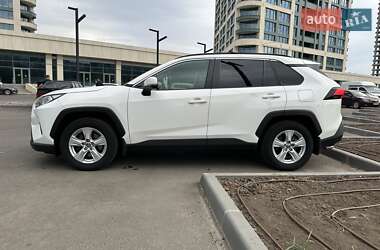 Внедорожник / Кроссовер Toyota RAV4 2020 в Киеве