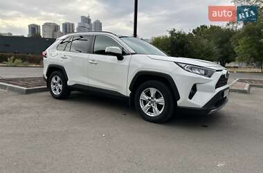 Внедорожник / Кроссовер Toyota RAV4 2020 в Киеве