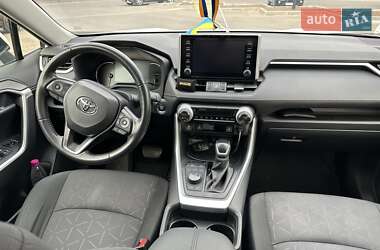 Внедорожник / Кроссовер Toyota RAV4 2020 в Киеве