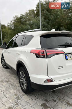 Внедорожник / Кроссовер Toyota RAV4 2017 в Киеве