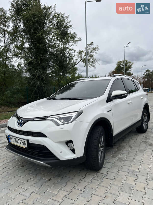 Внедорожник / Кроссовер Toyota RAV4 2017 в Киеве