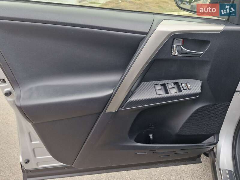 Внедорожник / Кроссовер Toyota RAV4 2014 в Николаеве