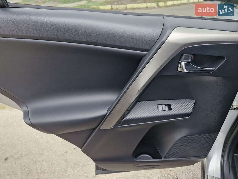 Внедорожник / Кроссовер Toyota RAV4 2014 в Николаеве