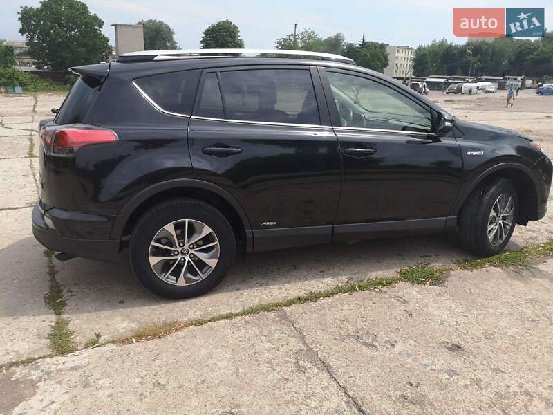 Внедорожник / Кроссовер Toyota RAV4 2018 в Ладыжине