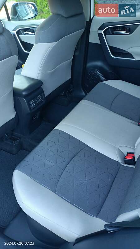 Позашляховик / Кросовер Toyota RAV4 2020 в Києві