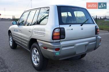 Внедорожник / Кроссовер Toyota RAV4 2001 в 