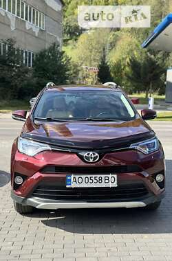 Внедорожник / Кроссовер Toyota RAV4 2017 в Рахове