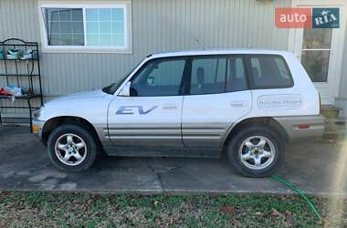 Внедорожник / Кроссовер Toyota RAV4 2001 в 