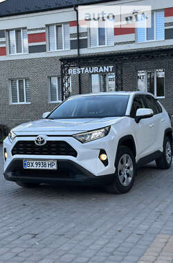 Внедорожник / Кроссовер Toyota RAV4 2019 в Хмельницком