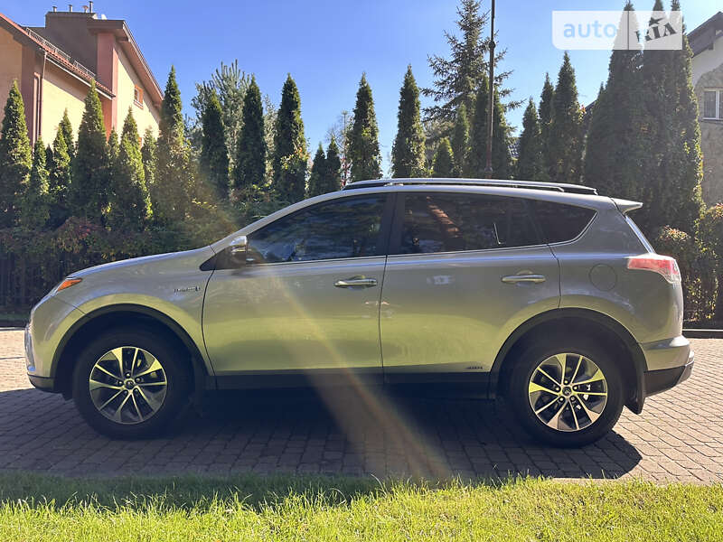 Внедорожник / Кроссовер Toyota RAV4 2017 в Львове
