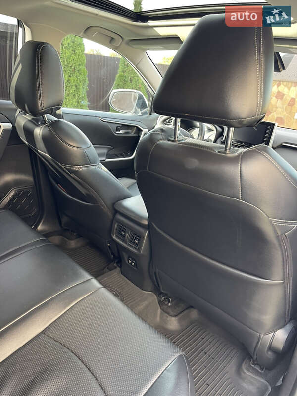 Позашляховик / Кросовер Toyota RAV4 2020 в Чорткові