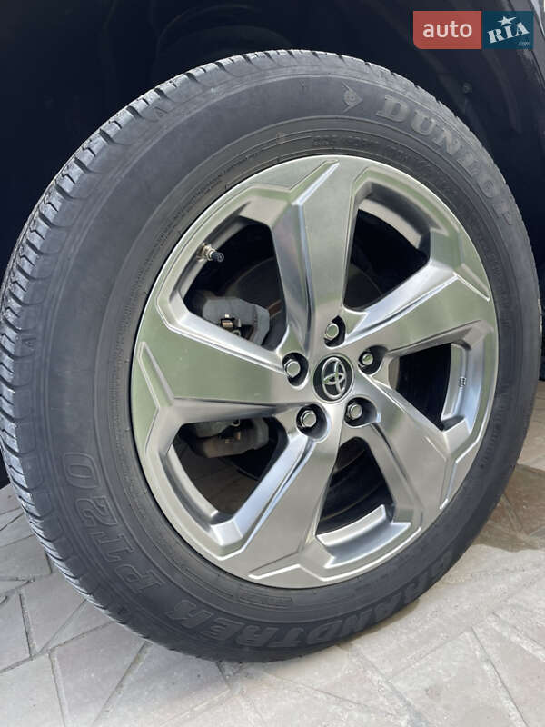 Позашляховик / Кросовер Toyota RAV4 2020 в Чорткові