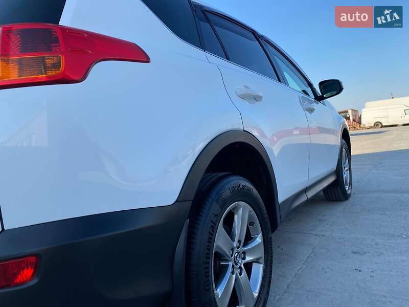 Внедорожник / Кроссовер Toyota RAV4 2015 в Подольске