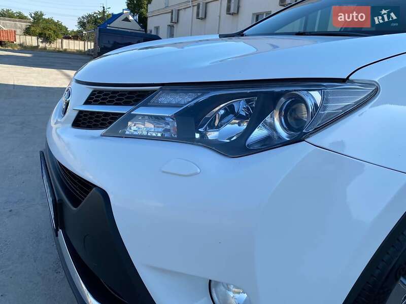 Внедорожник / Кроссовер Toyota RAV4 2015 в Подольске