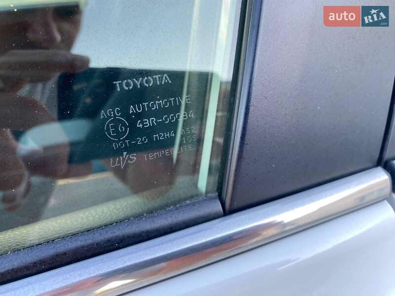 Внедорожник / Кроссовер Toyota RAV4 2015 в Подольске