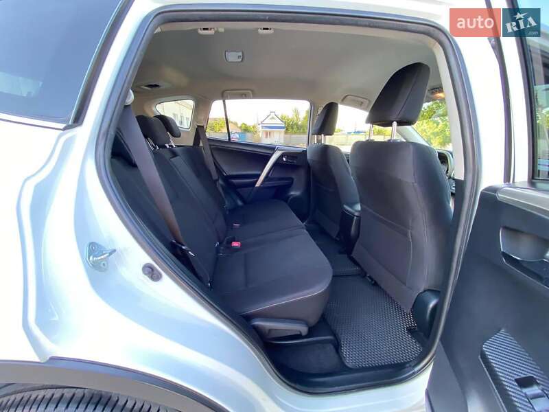 Внедорожник / Кроссовер Toyota RAV4 2015 в Подольске