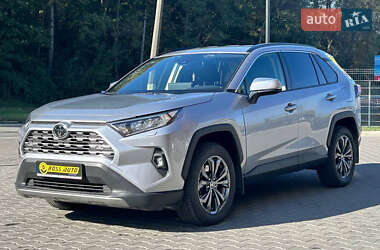 Внедорожник / Кроссовер Toyota RAV4 2023 в 