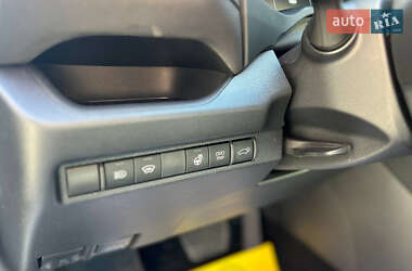 Внедорожник / Кроссовер Toyota RAV4 2023 в 