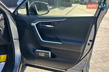 Внедорожник / Кроссовер Toyota RAV4 2023 в 